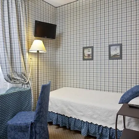 Clement 2* Paris