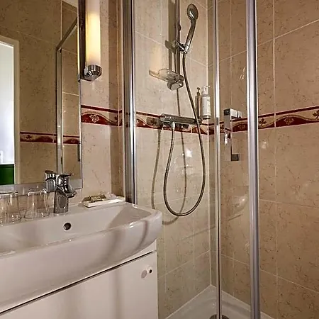 Clement Hotel 2*