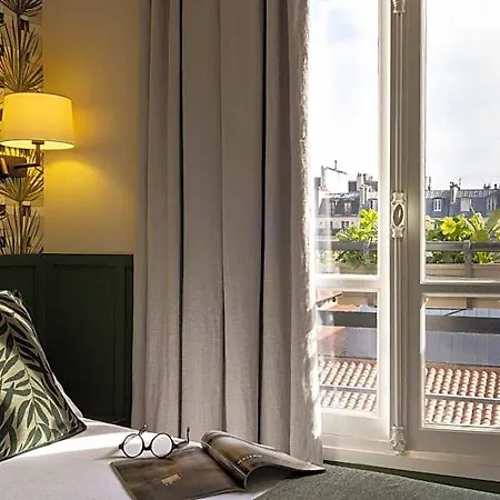 Clement 2* Paris